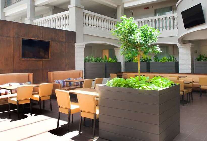 Отель Embassy Suites By Hilton Colorado Springs