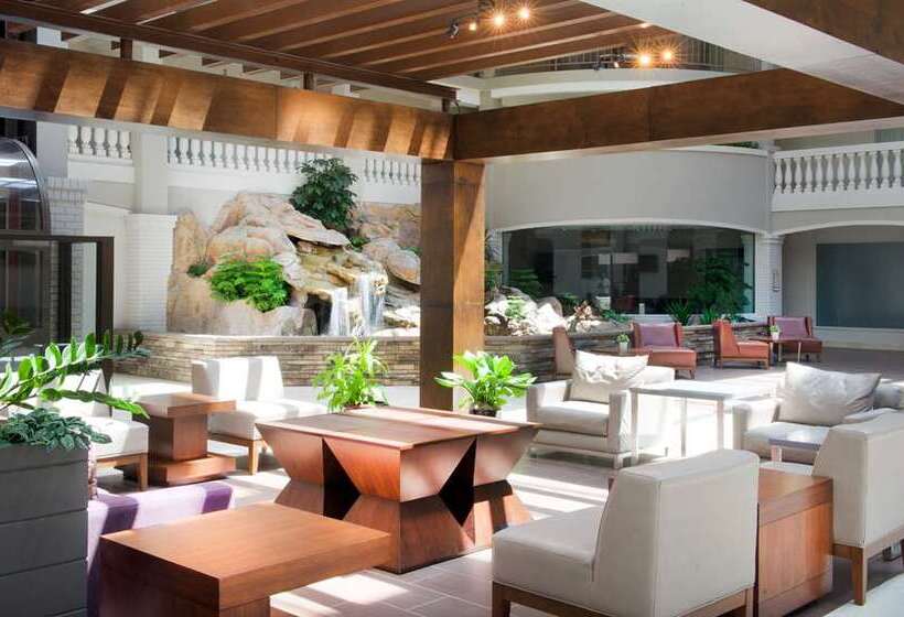 Отель Embassy Suites By Hilton Colorado Springs