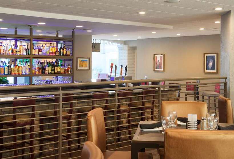 Отель Embassy Suites By Hilton Colorado Springs