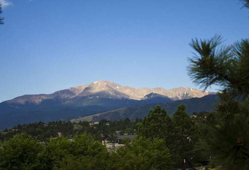 Отель Embassy Suites By Hilton Colorado Springs