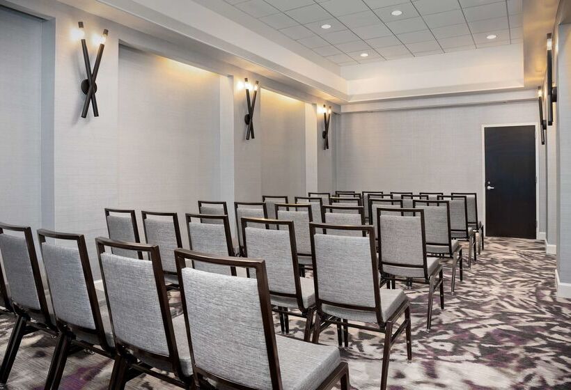 호텔 Embassy Suites By Hilton Crystal City National Airport