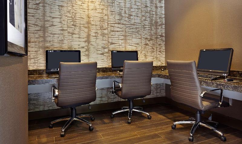 호텔 Embassy Suites By Hilton Crystal City National Airport