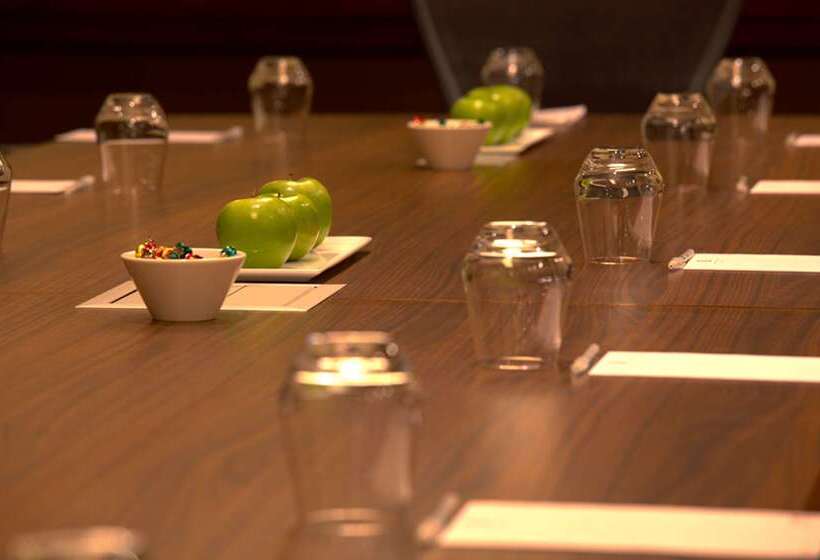 בית מלון כפרי Embassy Suites By Hilton Dallas Market Center