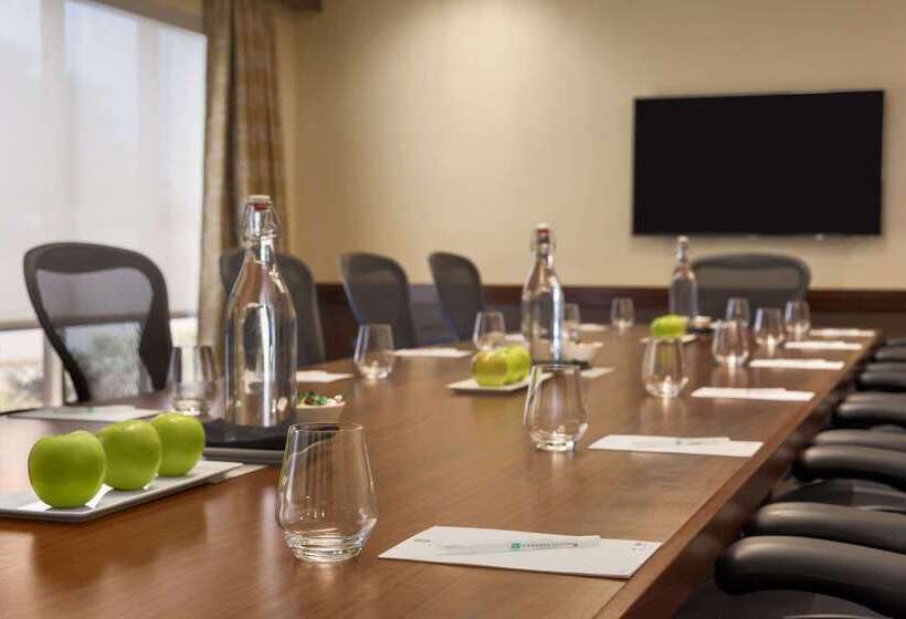 בית מלון כפרי Embassy Suites By Hilton Dallas Market Center