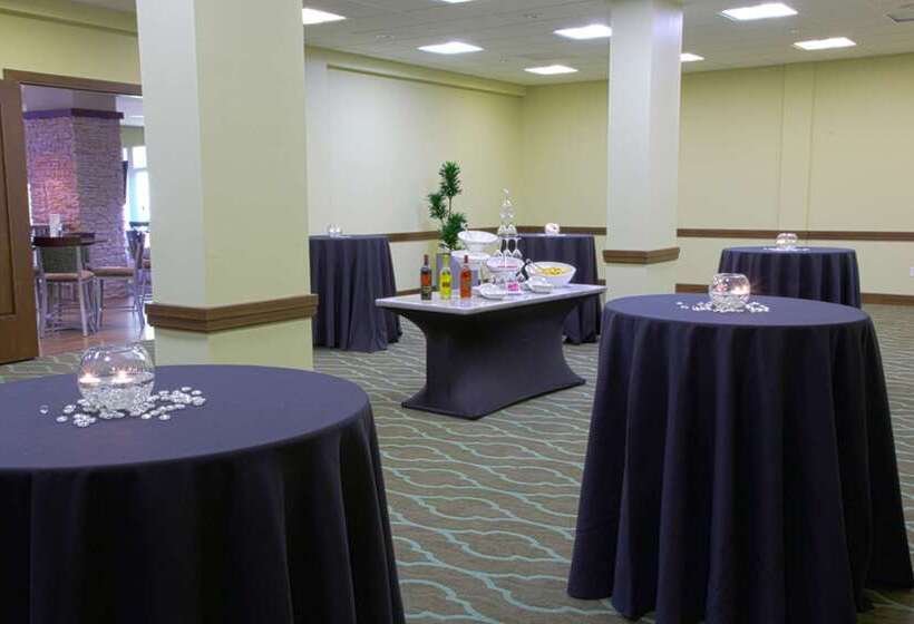 فندق Embassy Suites By Hilton Dallas Market Center