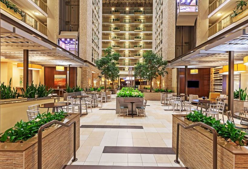 فندق Embassy Suites By Hilton Dallas Market Center