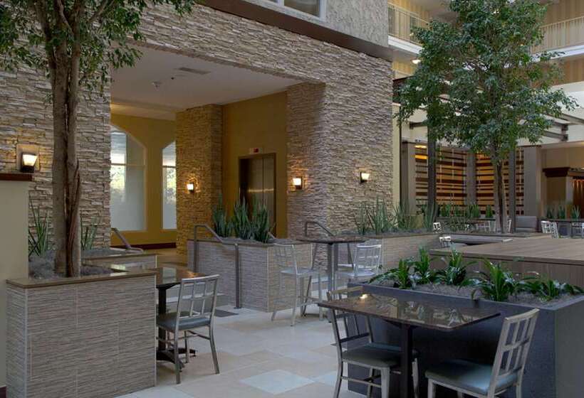בית מלון כפרי Embassy Suites By Hilton Dallas Market Center
