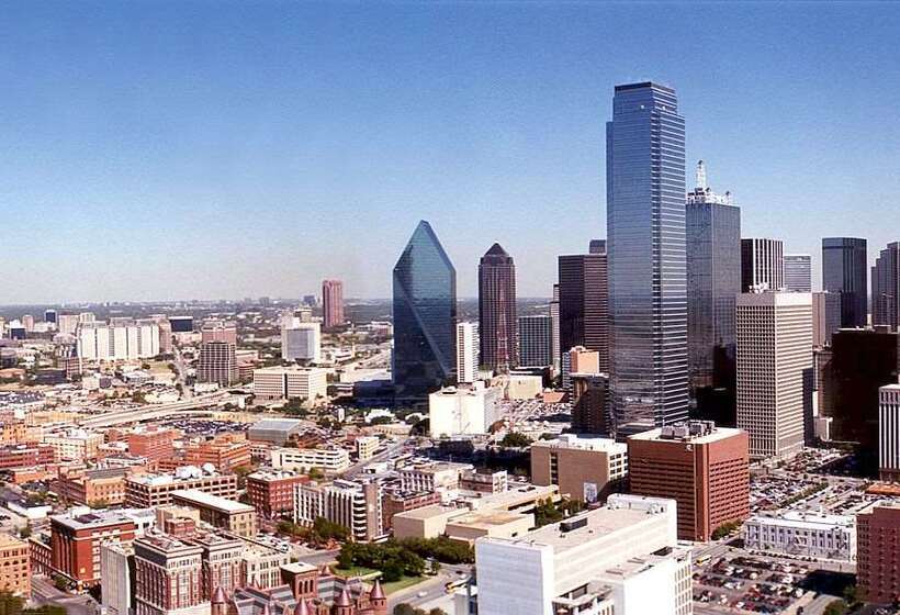 فندق Embassy Suites By Hilton Dallas Market Center