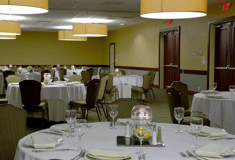 فندق Embassy Suites By Hilton Dallas Market Center