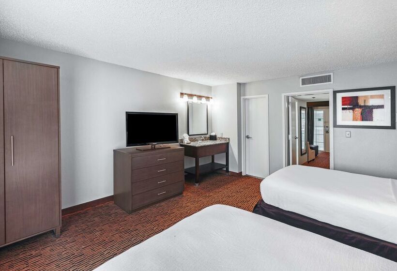 فندق Embassy Suites By Hilton Dallas Market Center