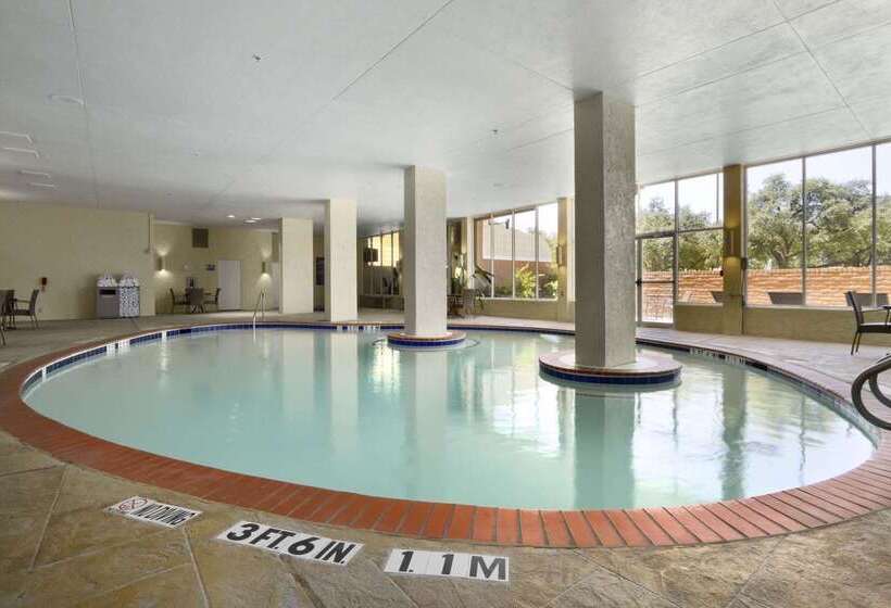 בית מלון כפרי Embassy Suites By Hilton Dallas Market Center