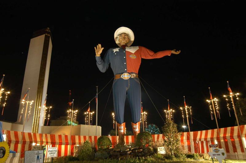 فندق Embassy Suites By Hilton Dallas Market Center