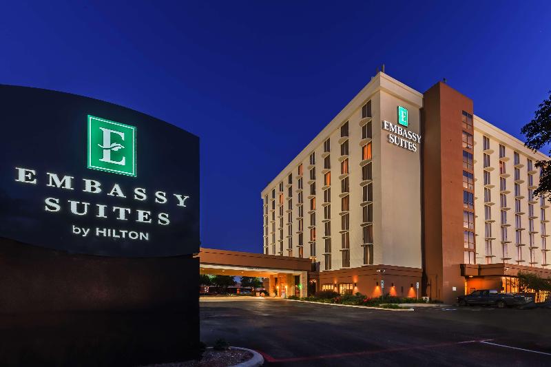 فندق Embassy Suites By Hilton Dallas Market Center