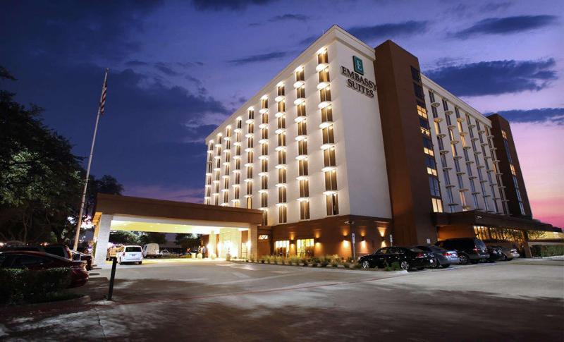 فندق Embassy Suites By Hilton Dallas Market Center