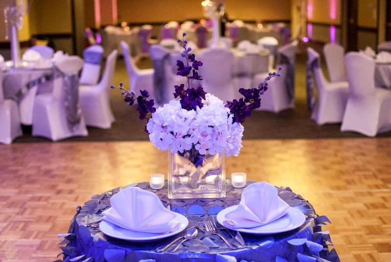 בית מלון כפרי Embassy Suites By Hilton Dallas Market Center