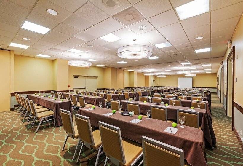 فندق Embassy Suites By Hilton Dallas Market Center