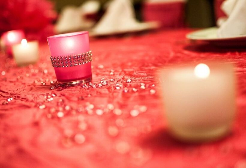 فندق Embassy Suites By Hilton Dallas Market Center