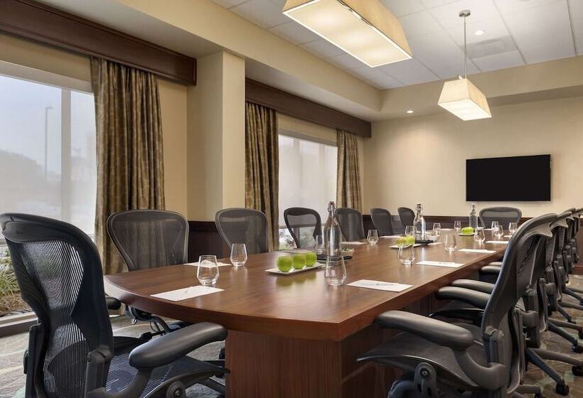 בית מלון כפרי Embassy Suites By Hilton Dallas Market Center