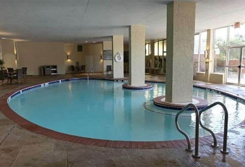 فندق Embassy Suites By Hilton Dallas Market Center