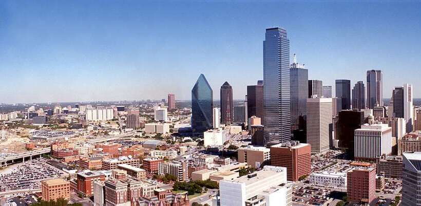 בית מלון כפרי Embassy Suites By Hilton Dallas Market Center