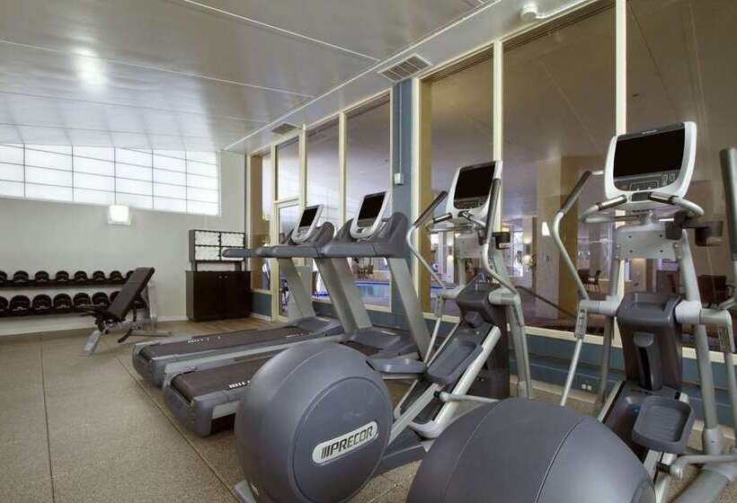 فندق Embassy Suites By Hilton Dallas Market Center