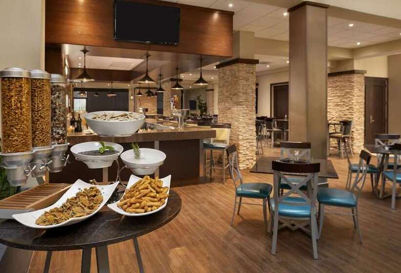 בית מלון כפרי Embassy Suites By Hilton Dallas Market Center