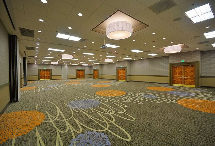 ホテル Embassy Suites By Hilton Denver Central Park