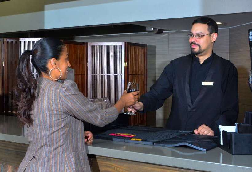 בית מלון כפרי Embassy Suites By Hilton Denver Central Park