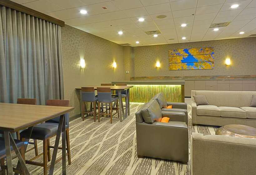 בית מלון כפרי Embassy Suites By Hilton Denver Central Park