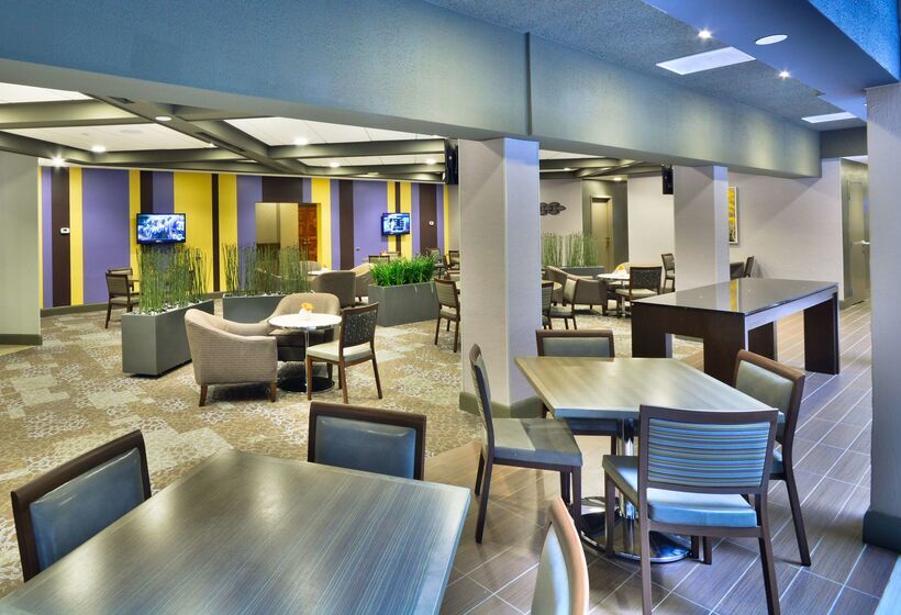 هتل Embassy Suites By Hilton Denver Central Park