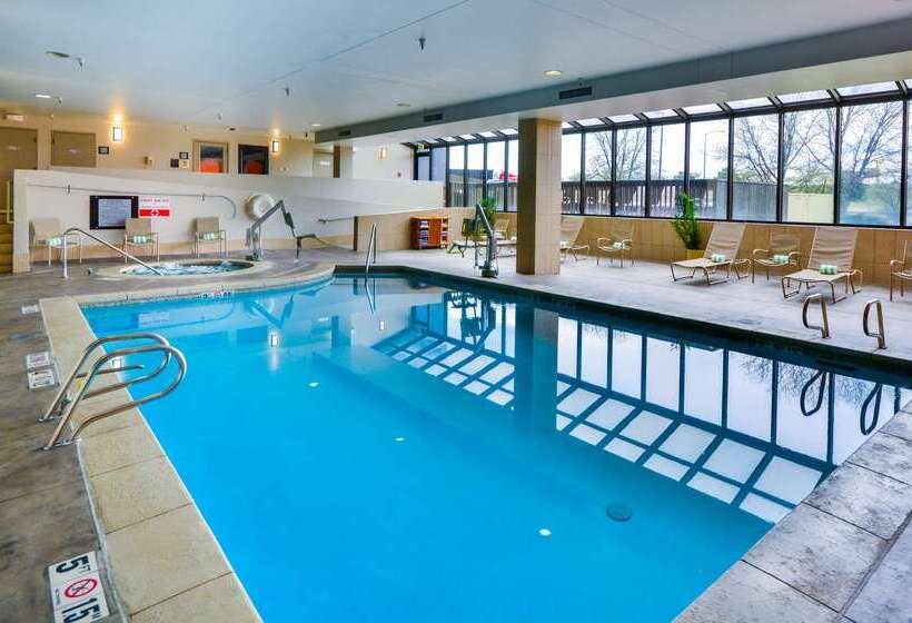 هتل Embassy Suites By Hilton Denver Central Park