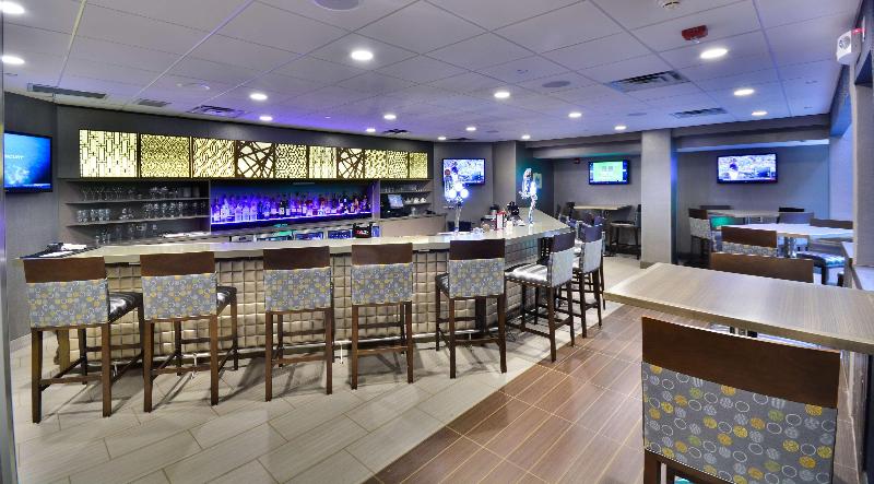 هتل Embassy Suites By Hilton Denver Central Park