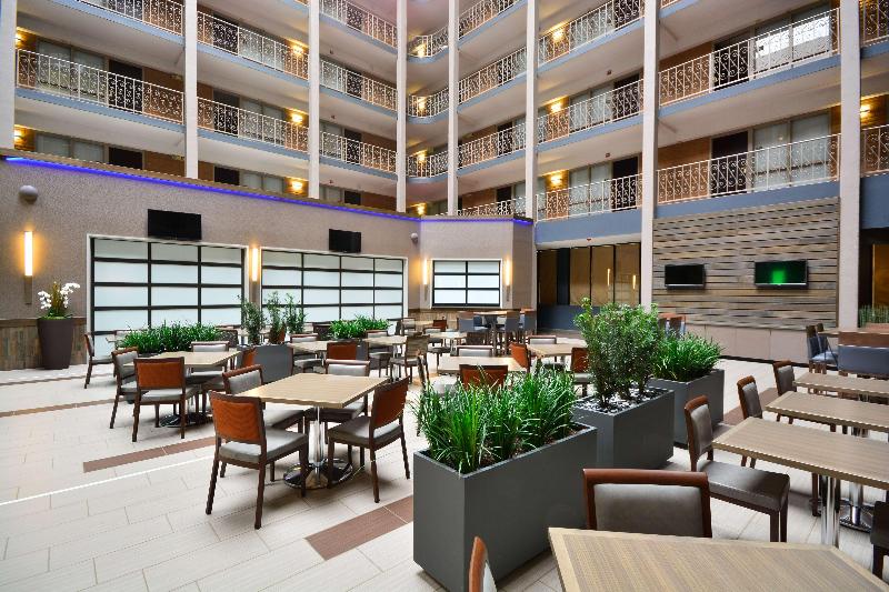 בית מלון כפרי Embassy Suites By Hilton Denver Central Park