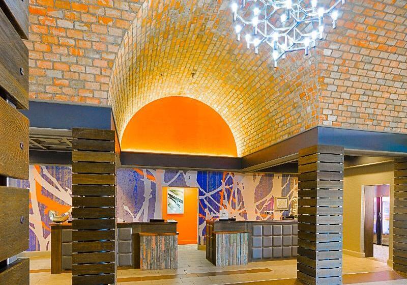 هتل Embassy Suites By Hilton Denver Central Park