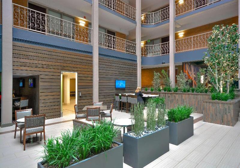 בית מלון כפרי Embassy Suites By Hilton Denver Central Park