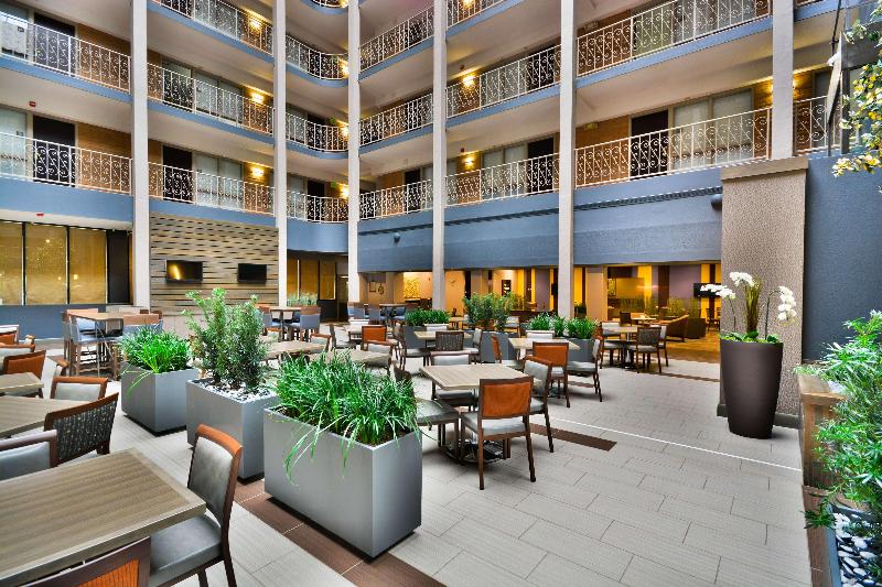 בית מלון כפרי Embassy Suites By Hilton Denver Central Park