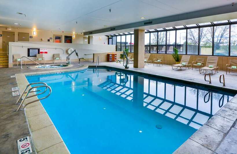 هتل Embassy Suites By Hilton Denver Central Park