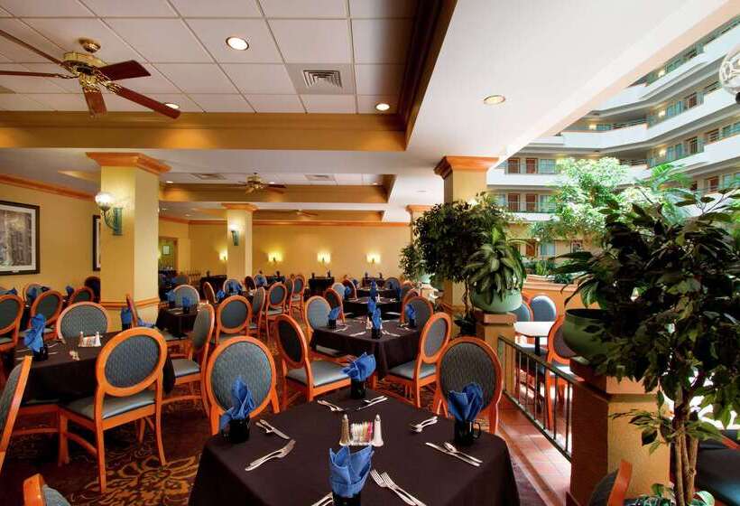 Отель Embassy Suites By Hilton Greensboro Airport