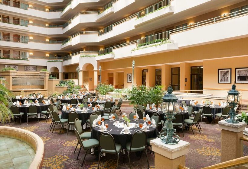 هتل Embassy Suites By Hilton Greensboro Airport