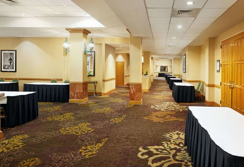 Отель Embassy Suites By Hilton Greensboro Airport