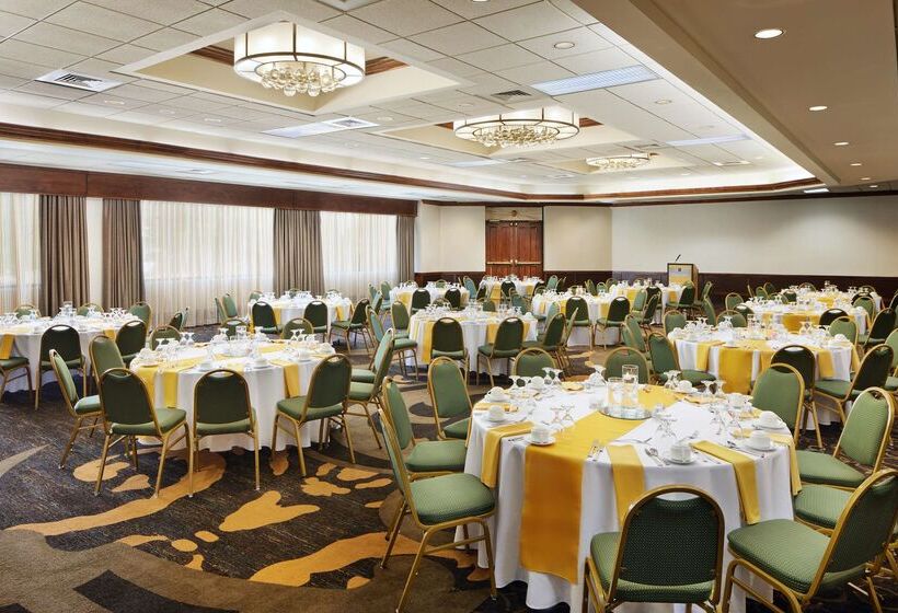 هتل Embassy Suites By Hilton Greensboro Airport