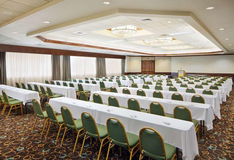 Отель Embassy Suites By Hilton Greensboro Airport