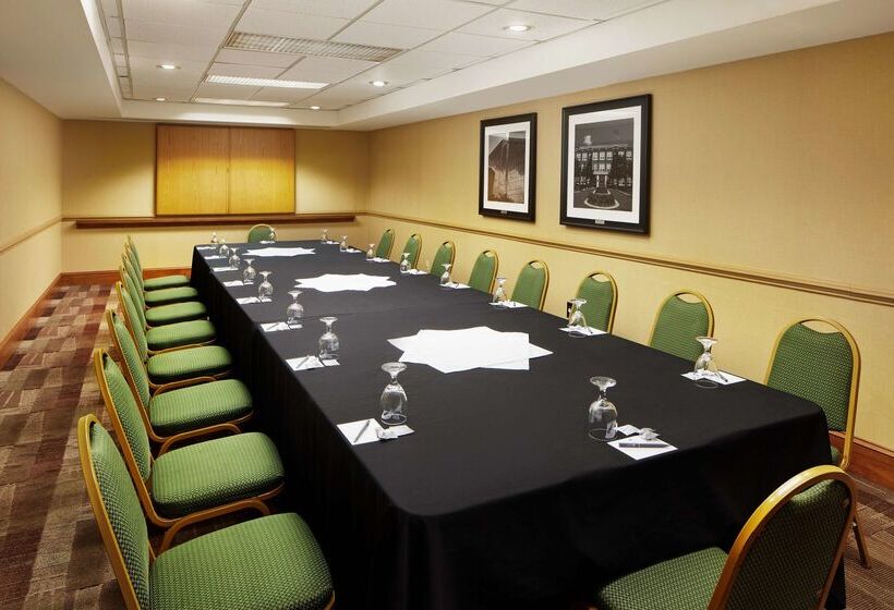 Отель Embassy Suites By Hilton Greensboro Airport