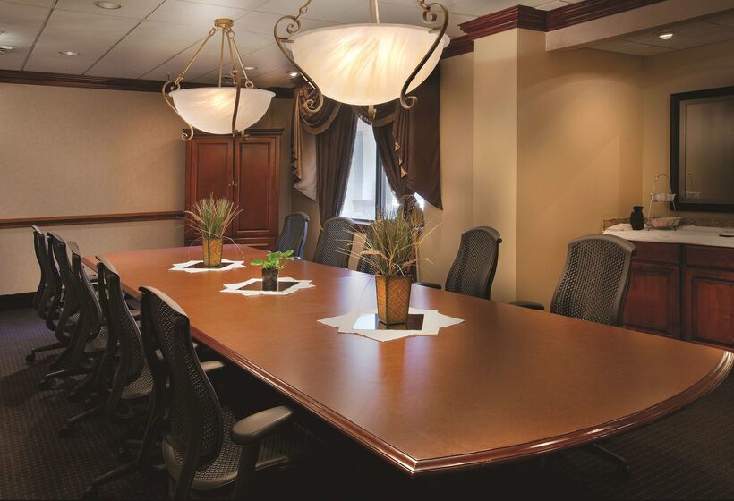 Отель Embassy Suites By Hilton Greensboro Airport