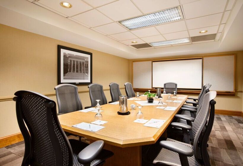 Отель Embassy Suites By Hilton Greensboro Airport