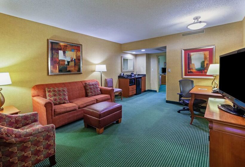 Отель Embassy Suites By Hilton Greensboro Airport
