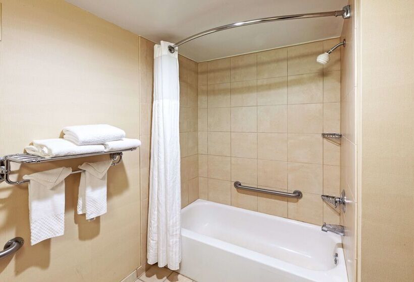 هتل Embassy Suites By Hilton Greensboro Airport