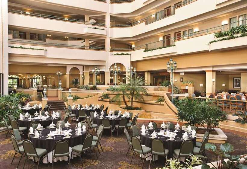 Отель Embassy Suites By Hilton Greensboro Airport