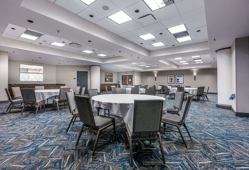 Отель Embassy Suites By Hilton Indianapolis Downtown