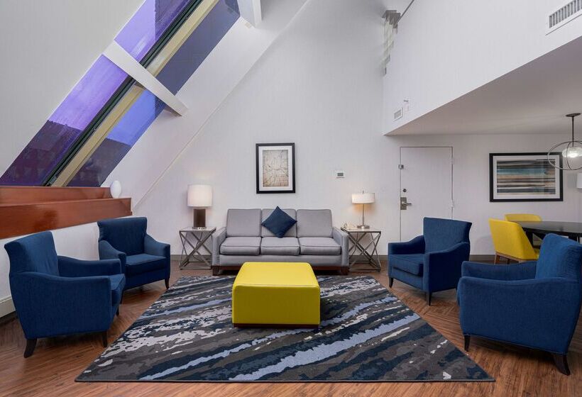 Отель Embassy Suites By Hilton Indianapolis Downtown